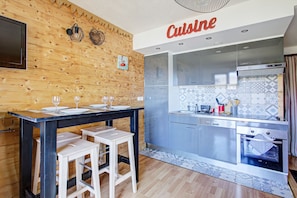 KĂŒhlschrank, Mikrowelle, Ofen, GeschirrspĂŒler