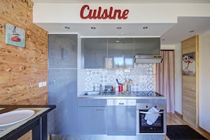 Fridge, microwave, oven, dishwasher