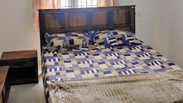 1 bedroom, iron/ironing board, internet, bed sheets