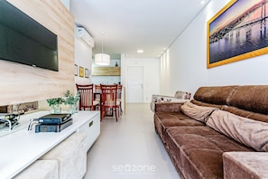 Basic Apartment | Living area