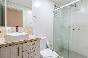 Basic Apartment | Bathroom