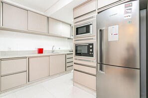 Apartamento básico | Cozinha privada | Talheres/pratos/utensílios de cozinha