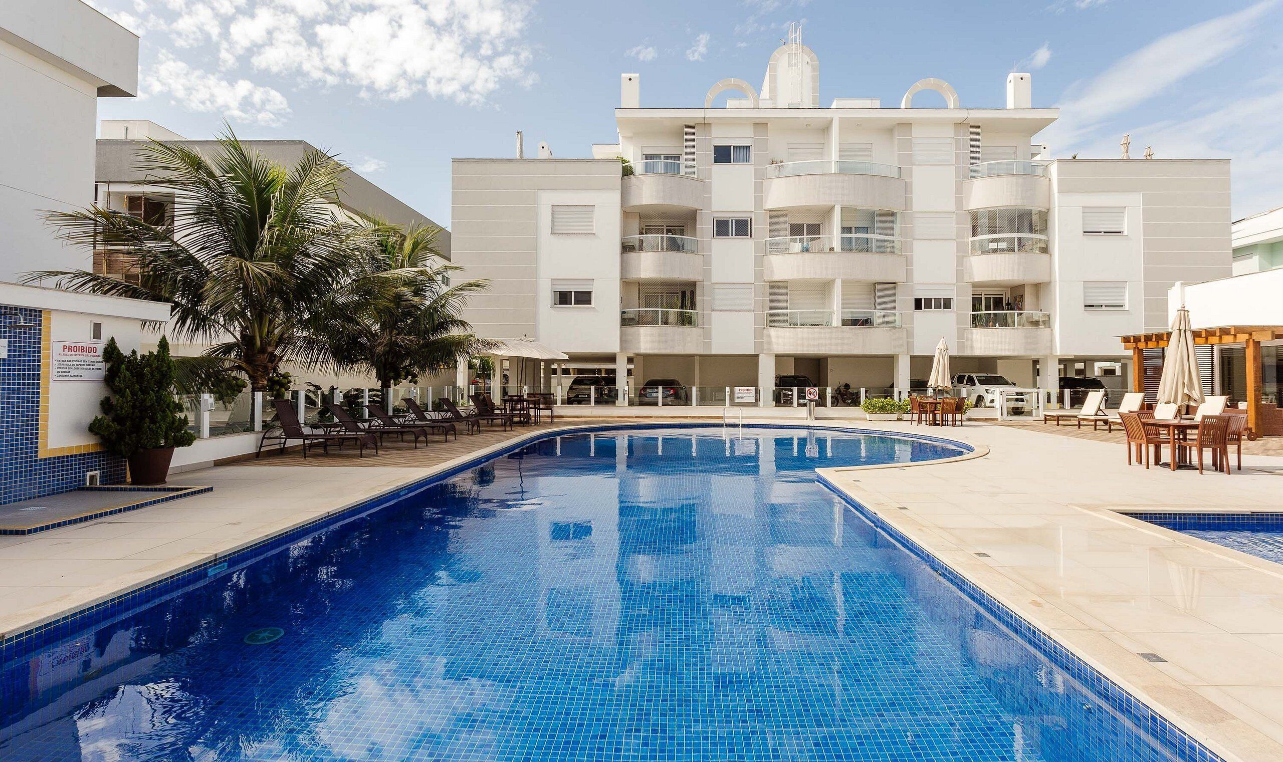 Apartamento básico | Piscina | Una piscina al aire libre