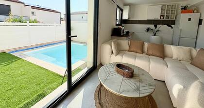 Belle chambre dans villa neuve avec piscine