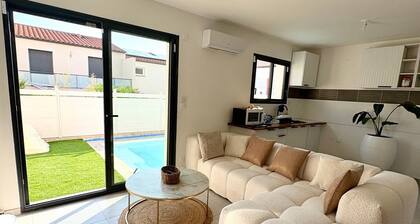 Belle chambre dans villa neuve avec piscine