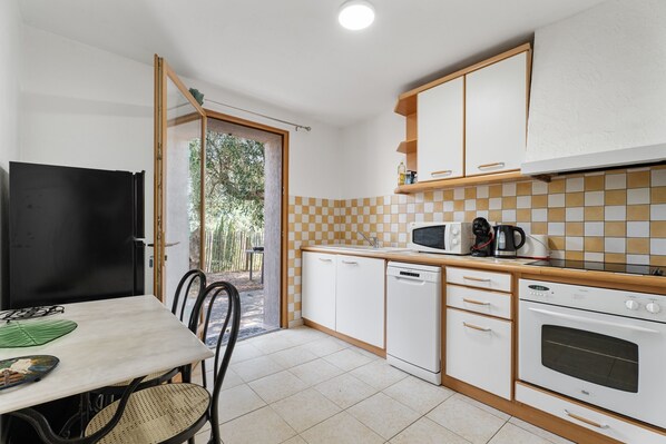 Frigorifero, microonde, forno, lavastoviglie