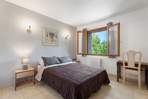 3 chambres, fer et planche à repasser, Wi-Fi gratuit
