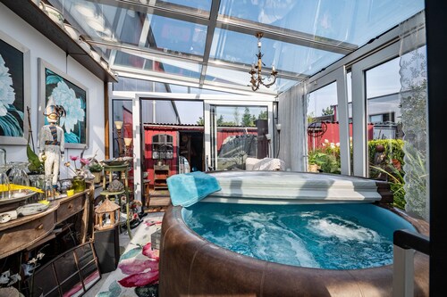 Apartment 'Kleine Oase Stuhr im Container E G' with Shared Terrace, Garden & Wi-Fi
