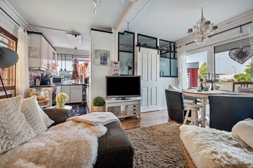 Apartment 'Kleine Oase Stuhr im Container E G' with Shared Terrace, Garden & Wi-Fi