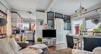 Apartment 'Kleine Oase Stuhr im Container E G' with Shared Terrace, Garden & Wi-Fi