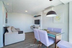 Basic Apartment | Living area