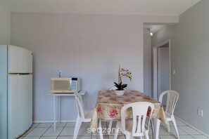 Basic Apartment | Dining