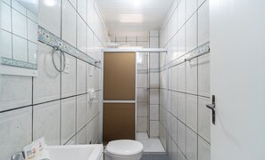 Basic Apartment | Bathroom