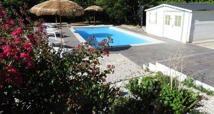 PARENTHESE ENSOLEILLĂE VILLA pour 4 Ă 12 PERSONNES AVEC PISCINE ET JARDIN