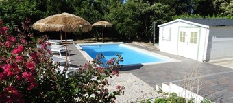 SUNNY PARENTHESE VILLA WITH POOL AND GARDEN