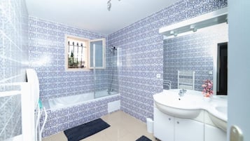 淋浴设施、吹风机