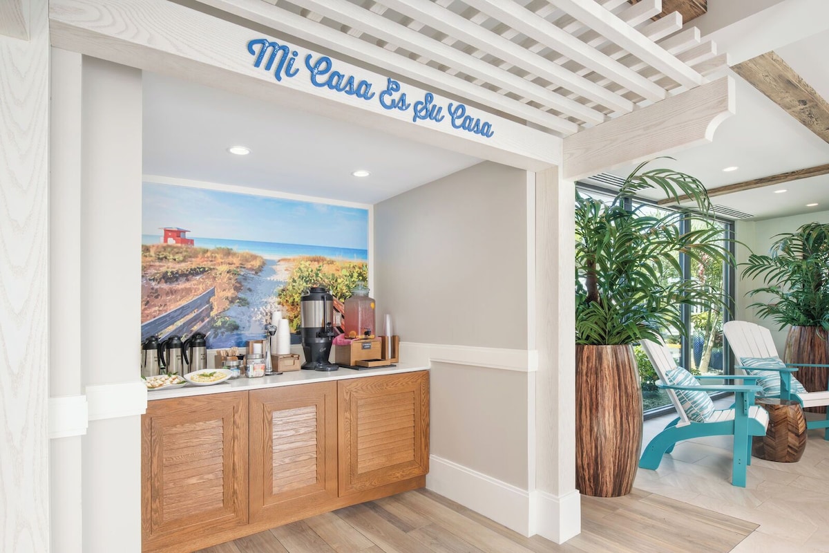 Photo 10 of 2 Pool View, Pet Friendly Suite with Full Kitchen!