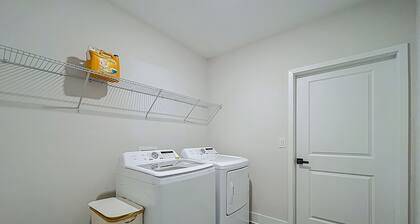 Brand New 3BR, 2BA, Sleeps 8, Near Key Sights