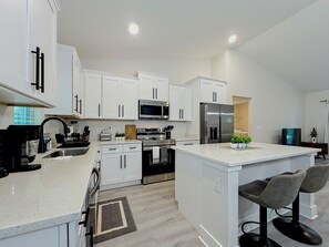 Unclassified image, 4 of 31, button