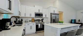 Brand New 3BR, 2BA, Sleeps 6, Near Key Sights