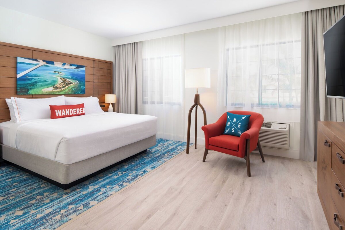 Photo 2 of 2 Elegant Studio Suite Perfect for Business Travelers to Naples