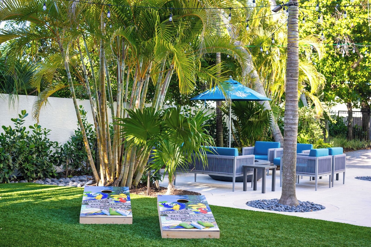 Photo 10 of 2 Bright and Modern Studio Suite with Pool View