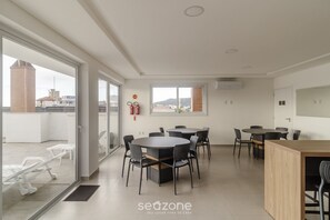 Basic Apartment | Dining