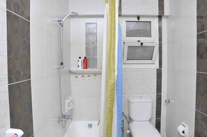 Bidet, towels, soap, toilet paper - 3 bd apt in the heart of maadi! (Cairo Governorate)