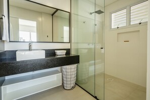 Departamento básico | Baño | Amenidades de baño gratuitas 