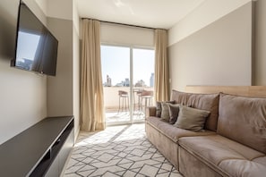 Apartamento básico | Área de estar | TV
