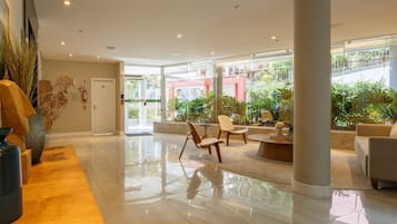 Basic Apartment | Lobby