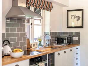 Cookware/dishes/utensils - Dairy Cottage (Aylesbury)