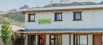 Ideal for families or groups. Walking distance to the main trails.