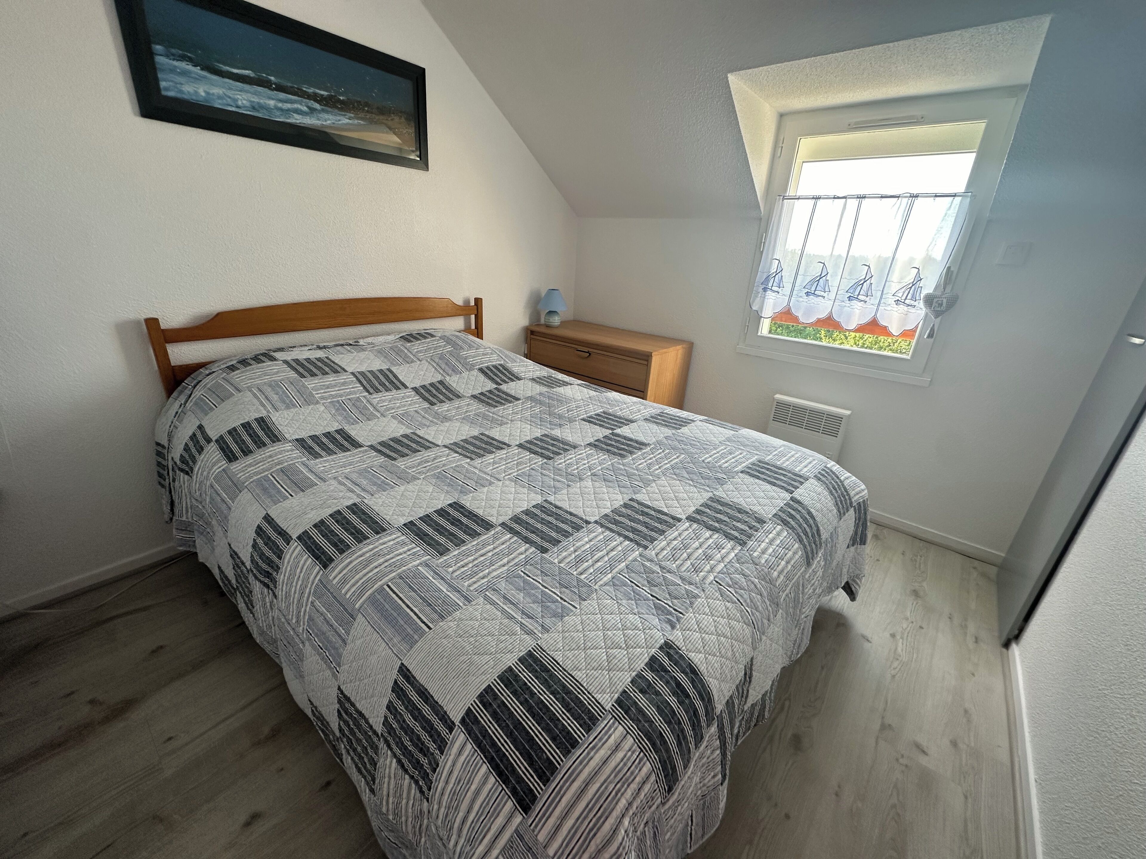 2 bedrooms, iron/ironing board, bed sheets