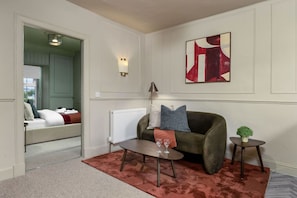 1 bedroom, iron/ironing board, WiFi, bed sheets - The Braveheart Suite by The Wallace Monument (Stirling)