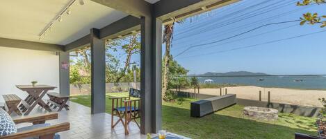 تناول الطعام بالخارج