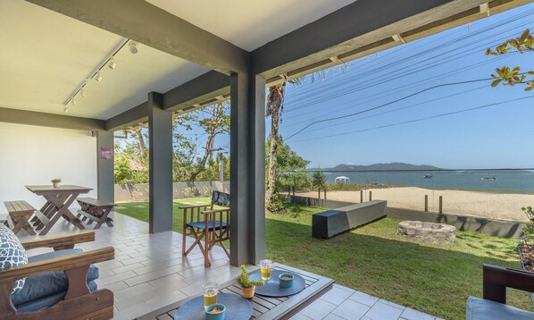 Basic Villa | Outdoor dining