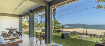 6BR Beachfront Home in Bombinhas Abm0101