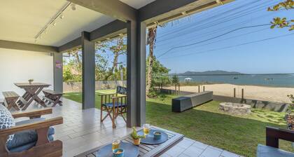 6BR Beachfront Home in Bombinhas Abm0101