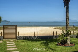 Basic Villa | Beach - 6BR Beachfront Home in Bombinhas Abm0101 (Bombinhas)
