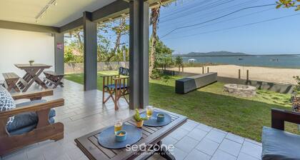 6BR Beachfront Home in Bombinhas Abm0101