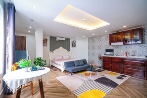 Literie hypoallergénique, bureau, rideaux d’obscurcissement