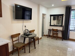 Deluxe Double or Twin Room | Desk, free WiFi