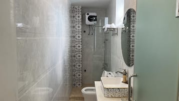 Deluxe Double Room | Bathroom | Shower, hair dryer, slippers, towels