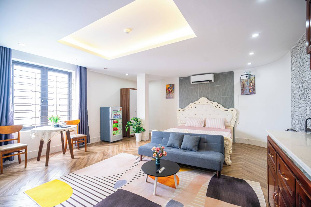 Deluxe Double Room | 저자극성 침구, 책상, 암막 커튼, 방음 설비