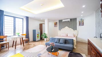 Deluxe Double Room | Ropa de cama hipoalergénica, escritorio, cortinas opacas