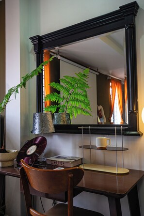 Executive Suite Room | Literie hypoallergénique, bureau, rideaux d’obscurcissement