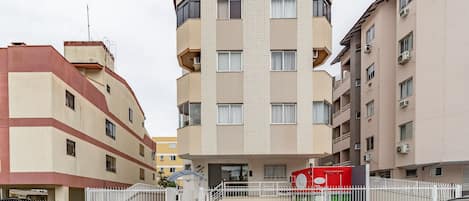 Basic Apartment | Exterior