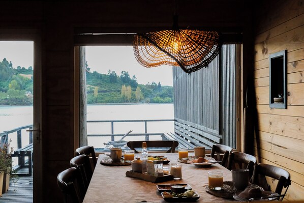 Desayuno completo incluido todos los días