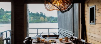 Palafito Entre Mar y Tierra